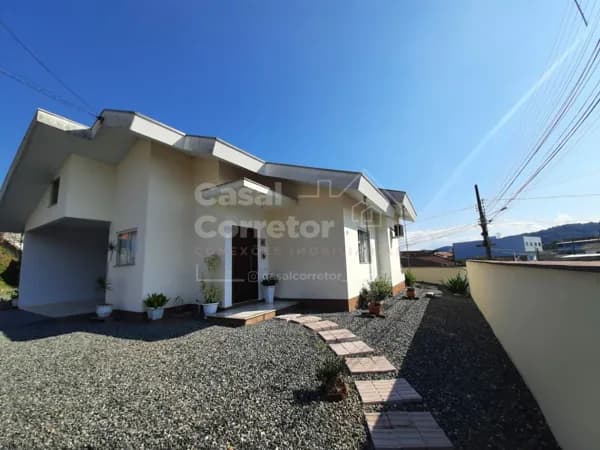 ÓTIMA CASA COM AMPLO TERRENO DE 1.082.67m² NA SANTA TEREZINHA