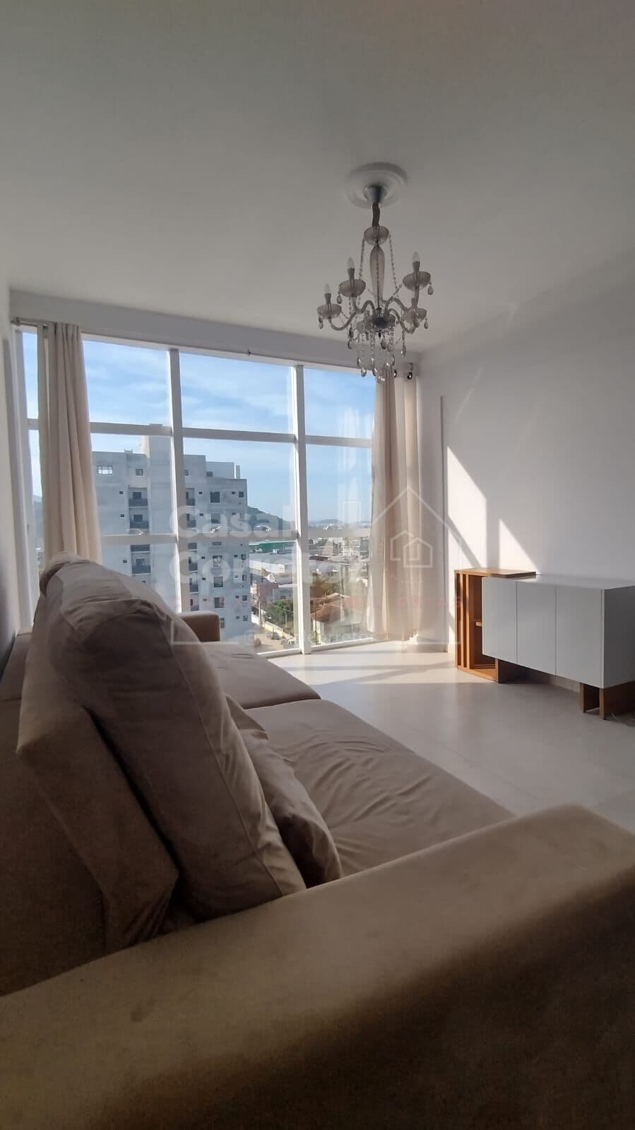 APARTAMENTO SEMI MOBILIADO COM DOIS DORMITÓRIOS SENDO UMA SUÍTE