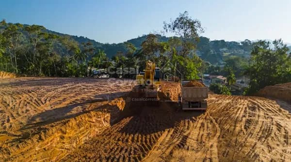 TERRENO DE 308m² EM CONDOMÍNIO RESIDENCIAL