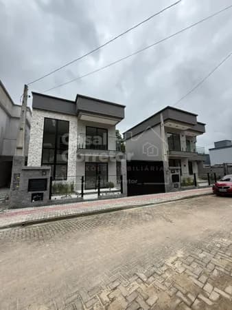 CASA DE 2 PISOS COM 2 SUÍTES