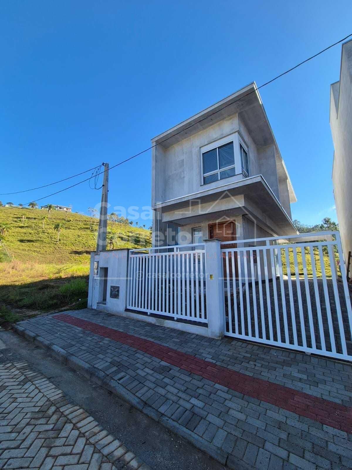 CASA DE 2 PISOS COM 3 SDORMITÓRIOS SENDO 1 SUÍTE