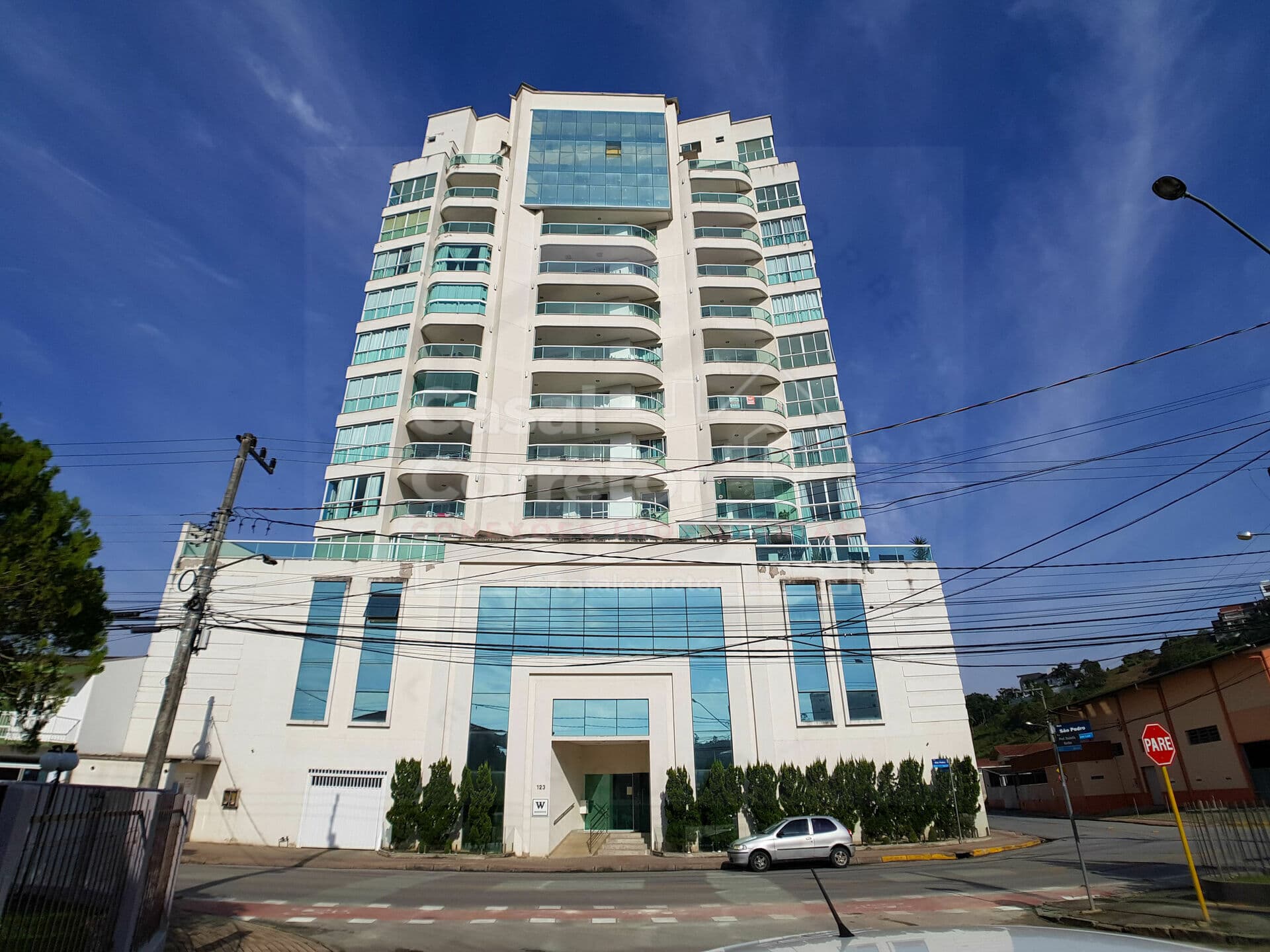APARTAMENTO COM 2 SUÍTES E SACADA NO CENTRO DE BRUSQUE