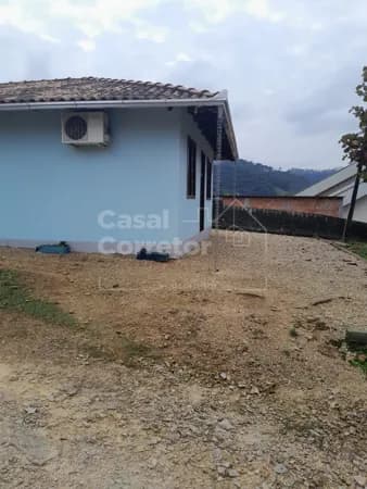 CASA DE 2 DORMITÓRIOS E AMPLO TERRENO
