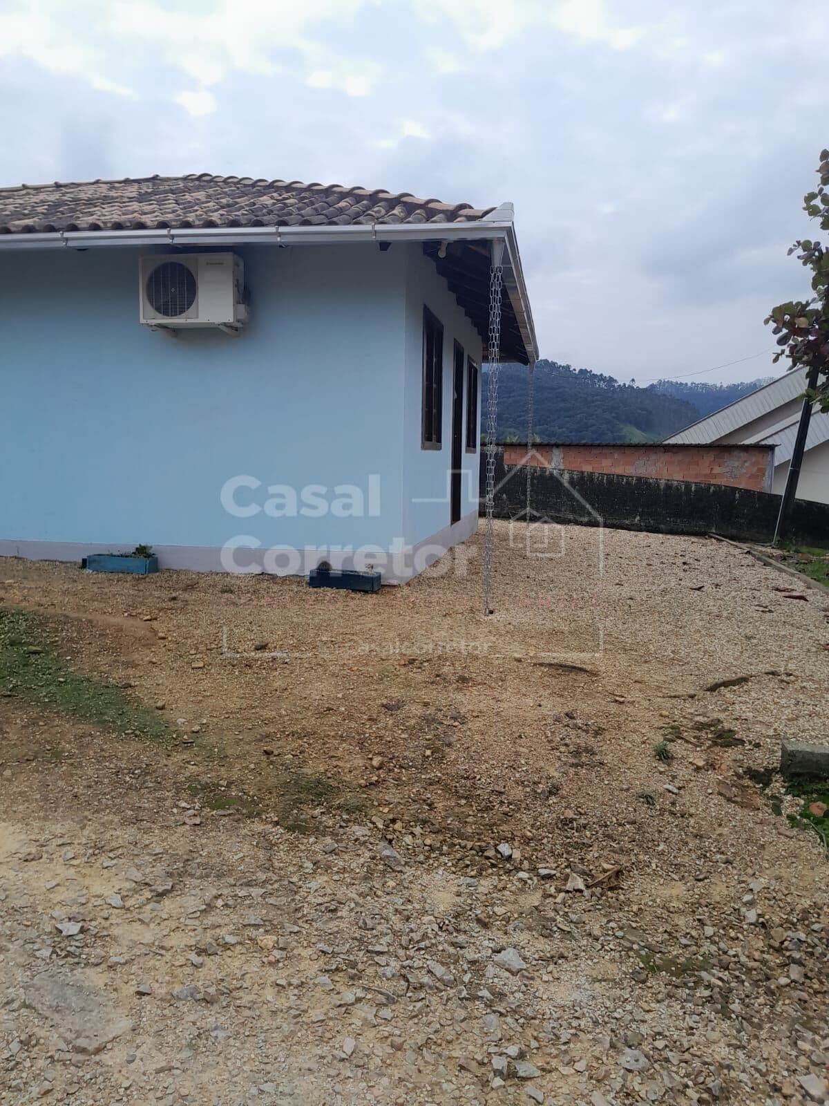 CASA DE 2 DORMITÓRIOS E AMPLO TERRENO