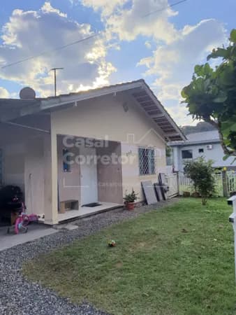 3 CASAS NO MESMO TERRENO NO AZALEIA