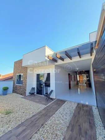 CASA COM 3 QUARTOS E PISCINA