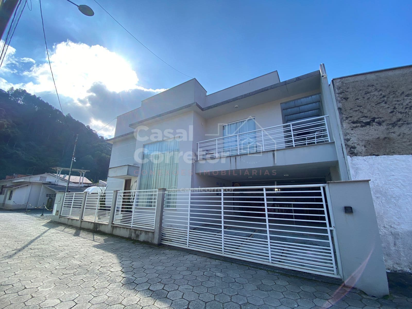 INCRÍVEL CASA COM 3 DORMITÓRIOS SENDO 1 SUÍTE MASTER