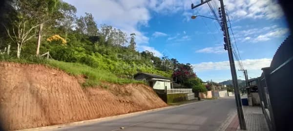 AMPLO TERRENO DE 6.851m²