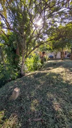TERRENO AMPLO EM CONDOMÍNIO FECHADO