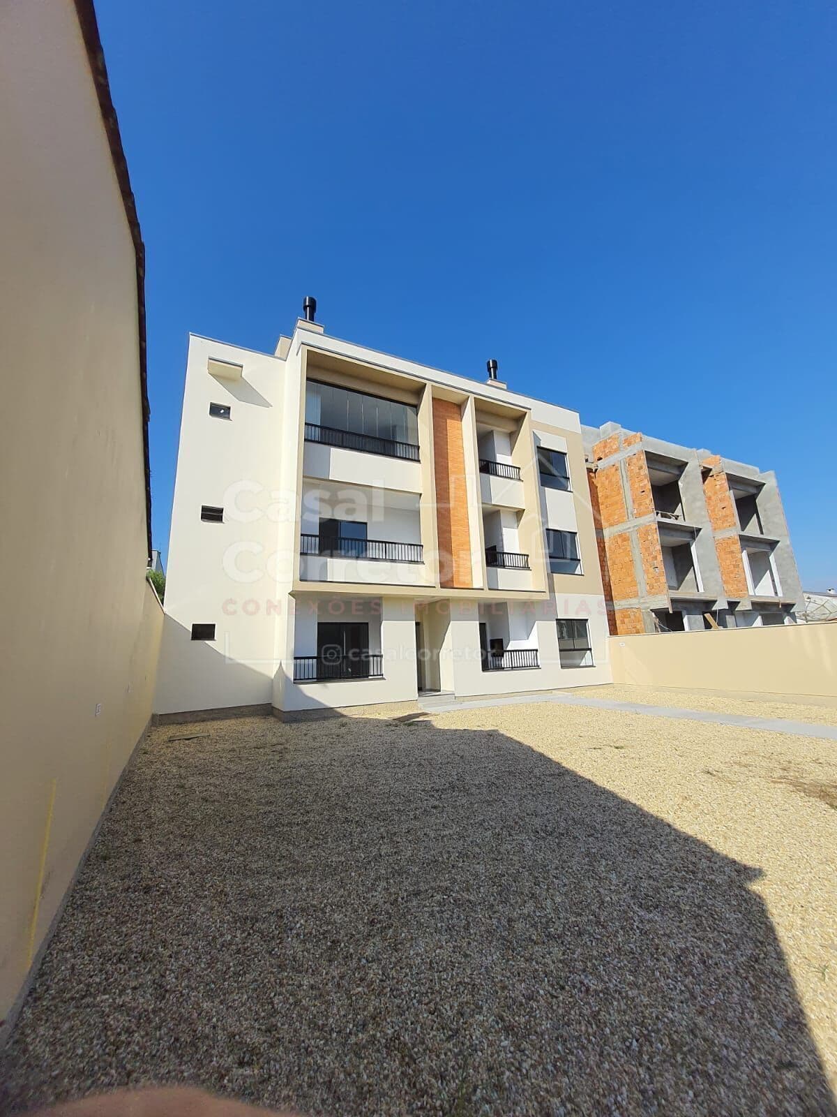 APARTAMENTO ACONCHEGANTE E PRÁTICO NO LIMOEIRO DE UM DORMITÓRIO.