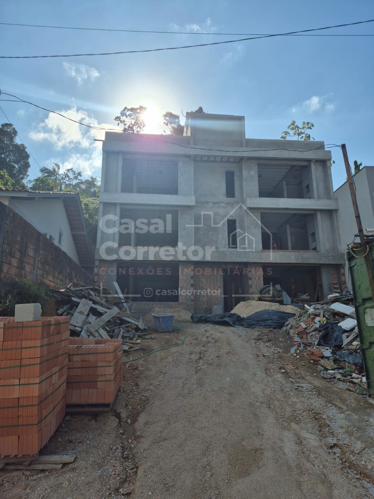 ACONCHEGANTE APARTAMENTO DE 2 DORMITÓRIOS SENDO 1 SUÍTE
