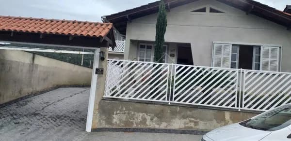 DUAS CASAS DE ALVENARIA NO MESMO TERRENO