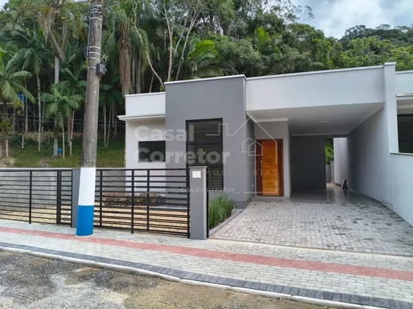 CASA SOLTA DE ESQUINA COM 2 DORMITÓRIOS