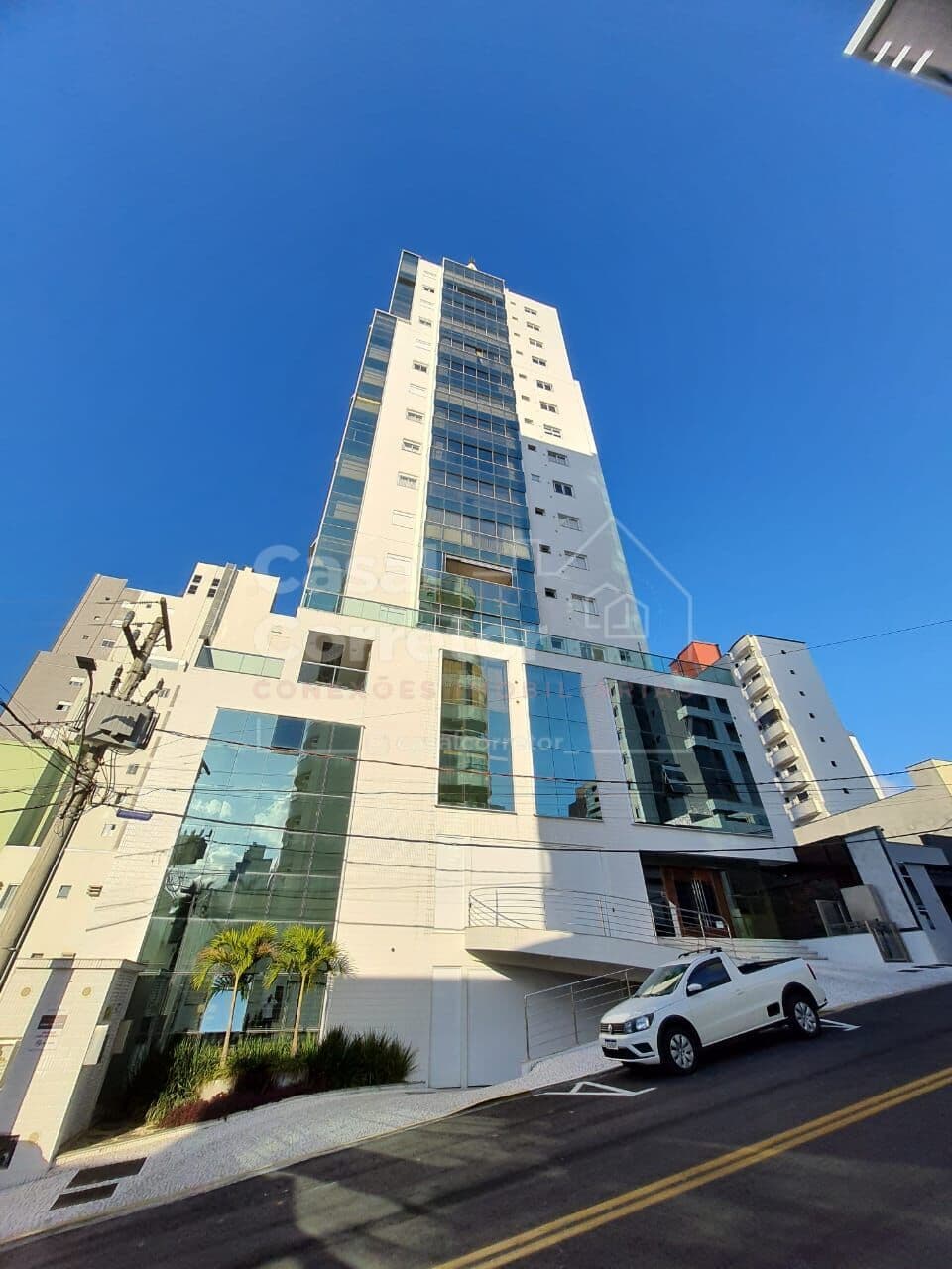APARTAMENTO DE 180m² COM TRÊS SUÍTES NO CENTRO DE BRUSQUE