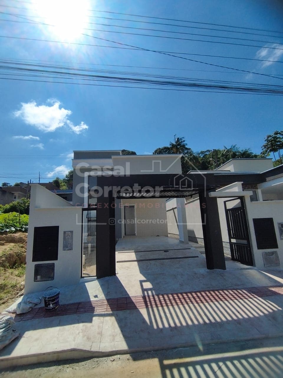 CASA MODERNA COM 3 DORMITÓRIOS SENDO 1 SUÍTE