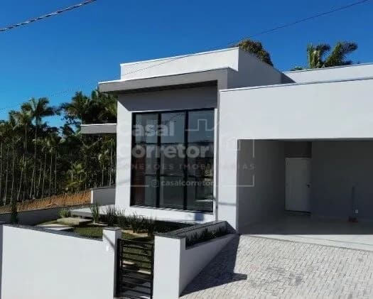 BELISSIMA CASA DE 3 DORMITÓRIOS SENDO 1 SUÍTE