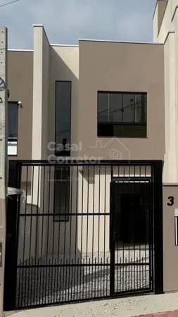 ENCANTADORA CASA GEMINADA DE 2 DORMITÓRIOS