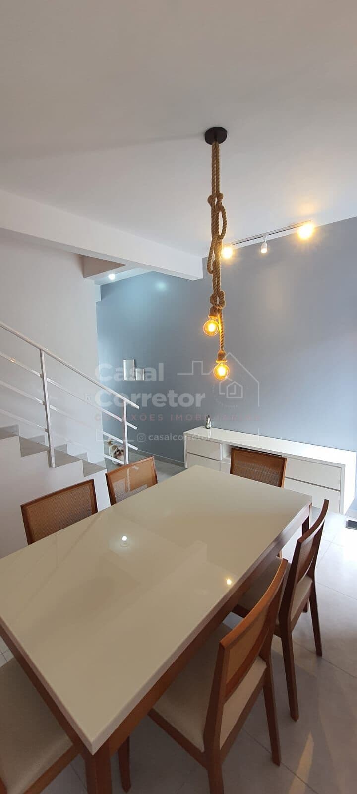 SOBRADO DE 76M² SEMI MOBILIADO COM DOIS DORMITÓRIOS