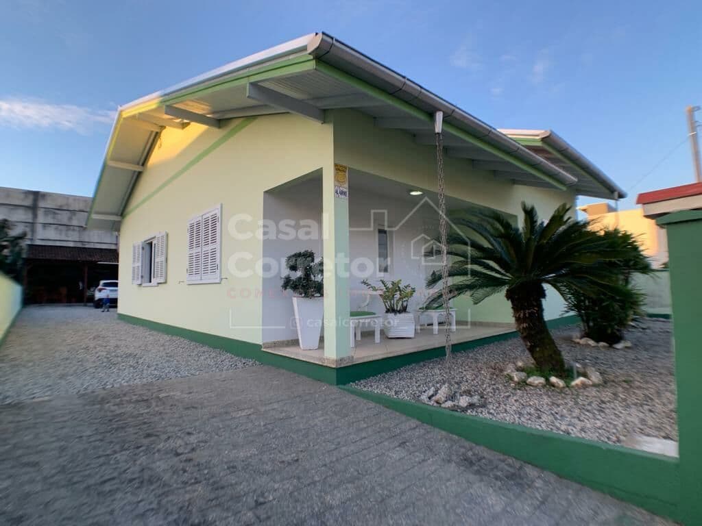 CASA BEM LOCALIZADA, MOBILIADA, COM 4 DORMITÓRIOS SENDO 1 SUÍTE
