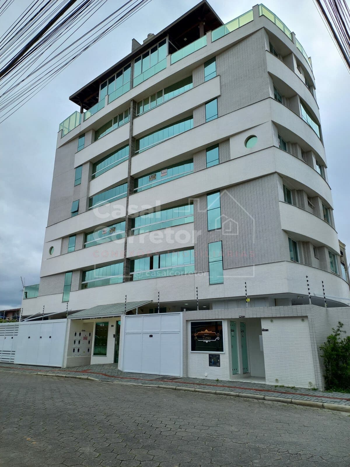 LINDO APARTAMENTO DE 175m² COM 3 SUÍTES PRÓXIMO DA PRAIA