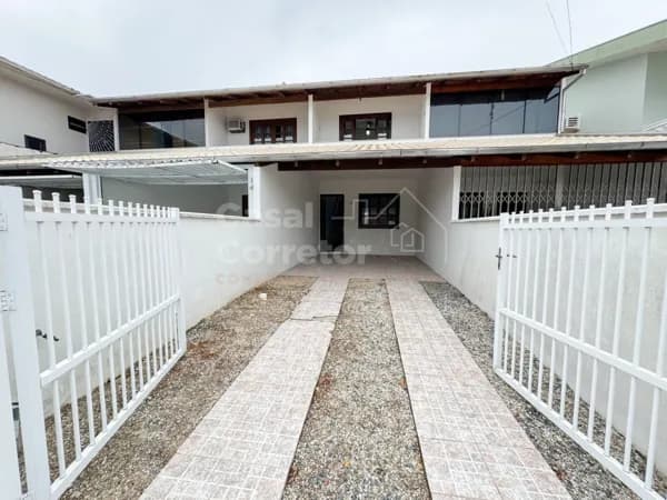 ACONCHEGANTE CASA DE 2 DORMITÓRIOS