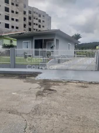 INCRÍVEL CASA COM AMPLO TERRENO DE 2 DORMITÓRIOS