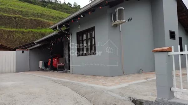 CASA EM CONDOMÍNIO FECHADO COM ÁREA DE FESTAS E 2 DORMITÓRIOS