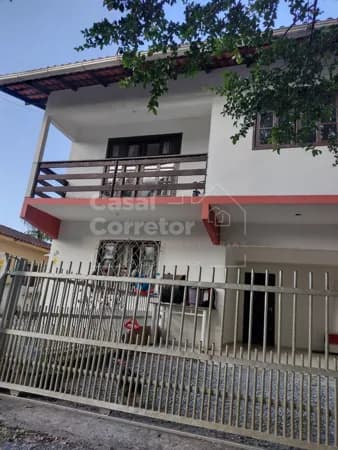 CASA DE ALVENARIA DE 180m² COM TRÊS DORMITÓRIOS SENDO UMA SUÍTE