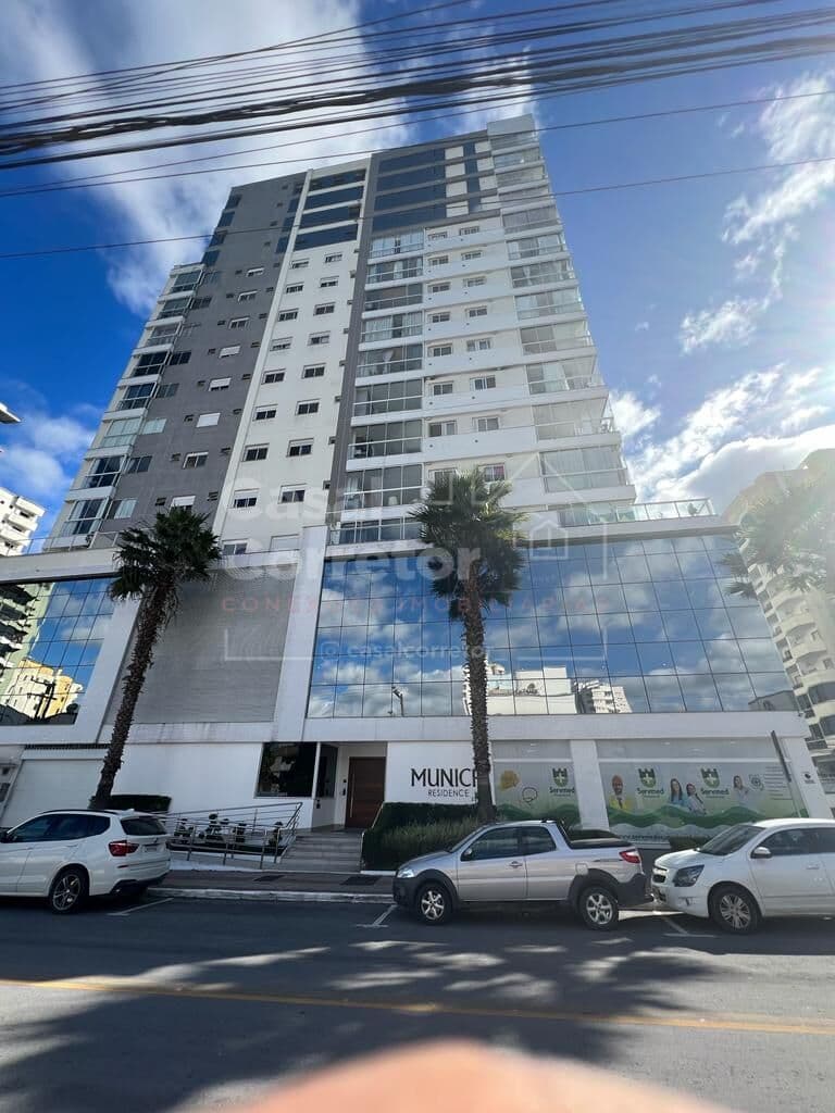APARTAMENTO NO CENTRO DE BRUSQUE COM QUATRO SUÍTES
