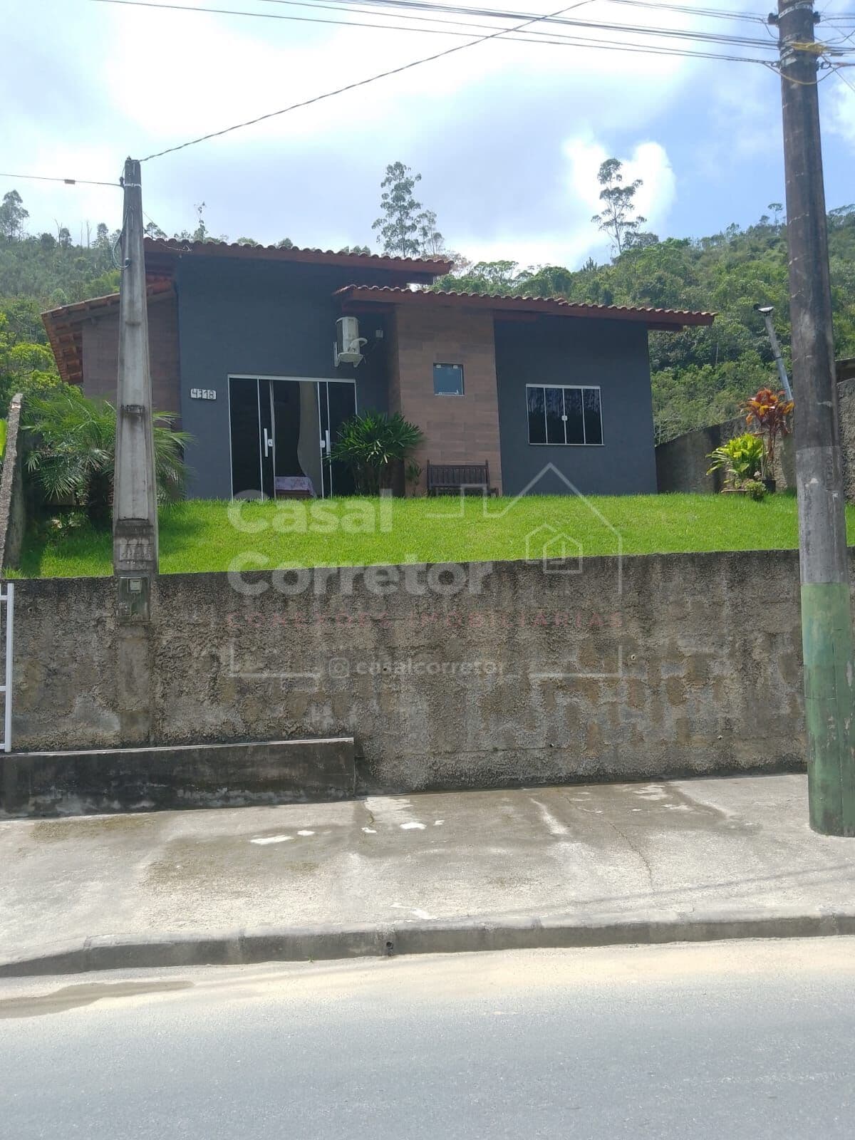 CASA TÉRREA COM 3 DORMITÓRIOS SENDO 1 SUÍTE