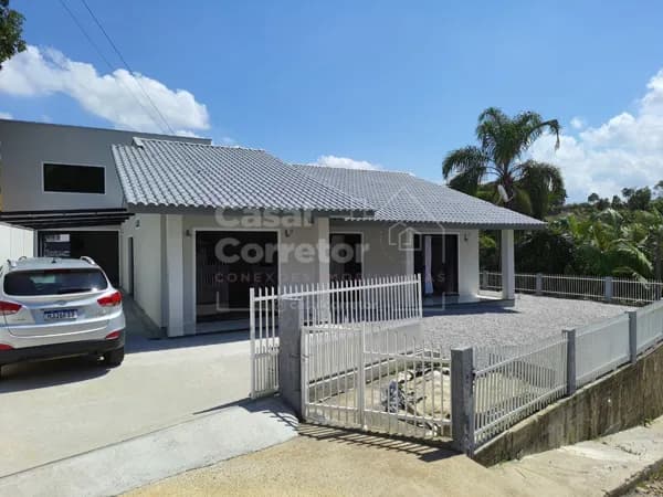 CASA ALTO PADRÃO DE 250M² COM 5 DORMITÓRIOS SENDO 1 SUÍTE MASTER