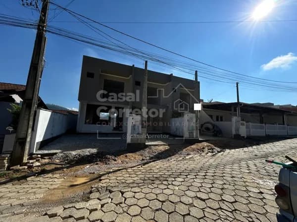 CASA GEMINADA DE 2 SUÍTES