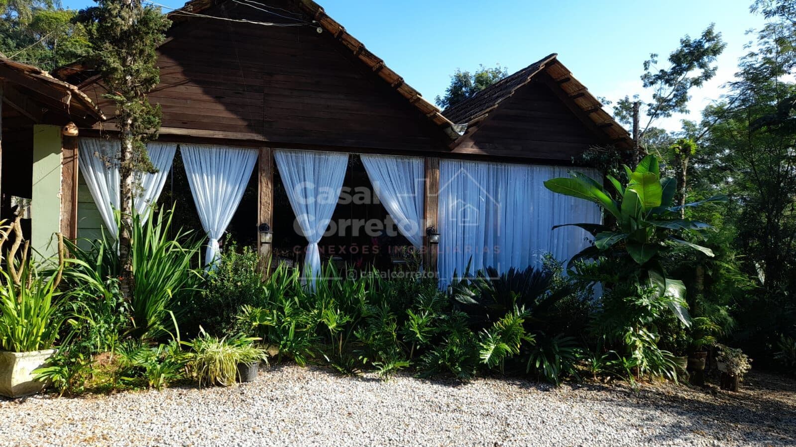 CASA MISTA DE SÍTIO COM 150M² E ÁREA VERDE