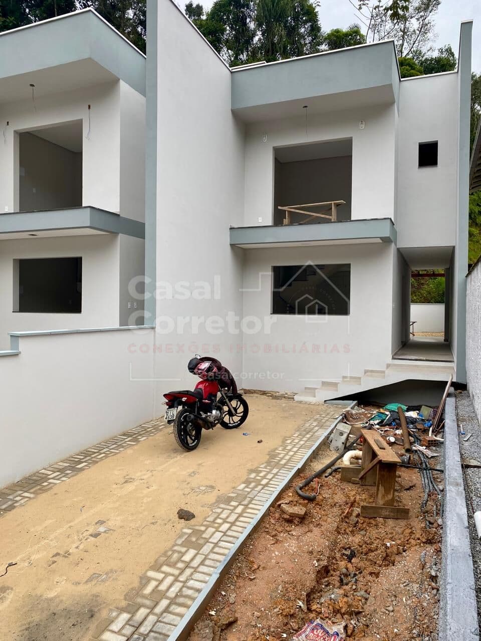 CASA MODERNA COM 101M², DUAS 2 E MUITO CONFORTO