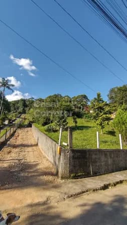 CASA COM 3 DORMITÓRIOS, TERRENO DE 2.160M² OPORTUNIDADE DE INVESTIMENTO