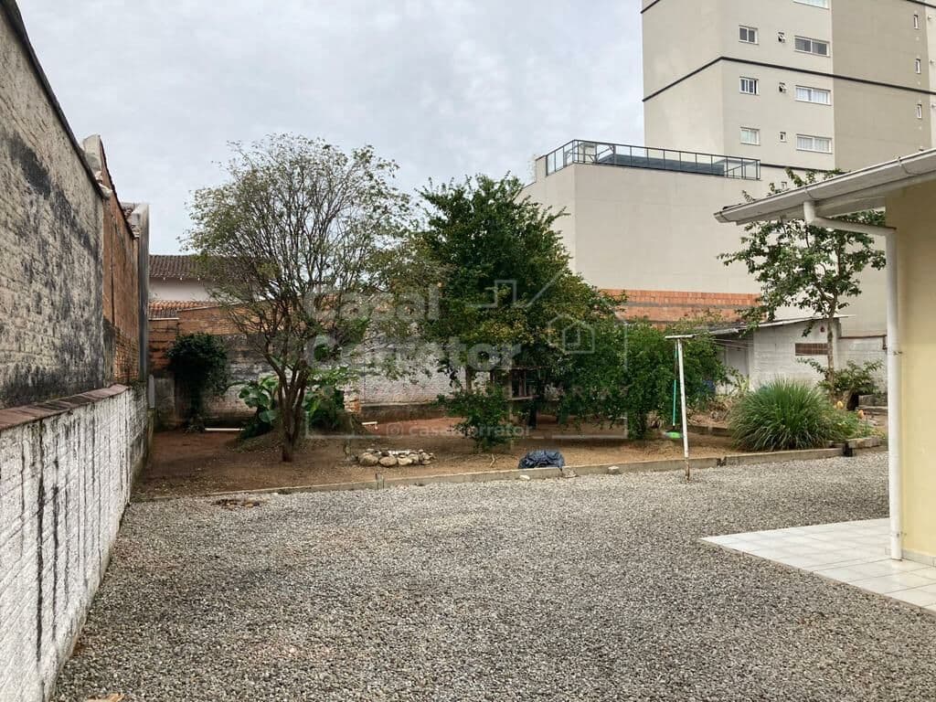 TERRENO DE 602m² DE ÁREA TOTAL