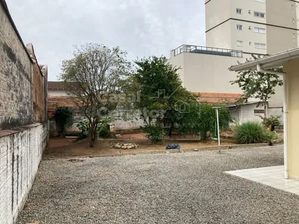 TERRENO DE 602m² DE ÁREA TOTAL