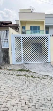 Casa Padrão com piscina
