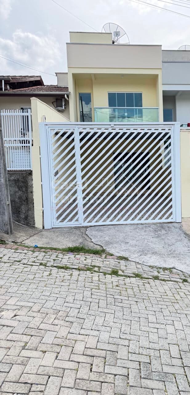 Casa Padrão com piscina