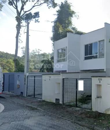 LINDA CASA TRIPLEX COM 2 SUÍTES
