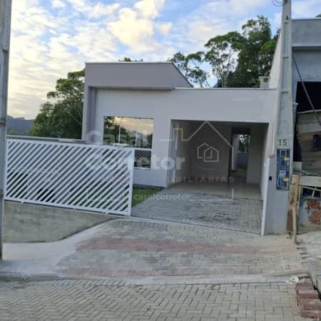 CASA BAIXA DE 3 DORMITÓRIOS SENDO 1 SUÍTE