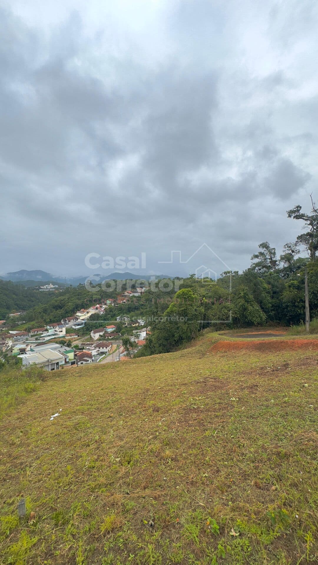 AMPLO E BEM LOCALIZADO TERRENO DE 429m²