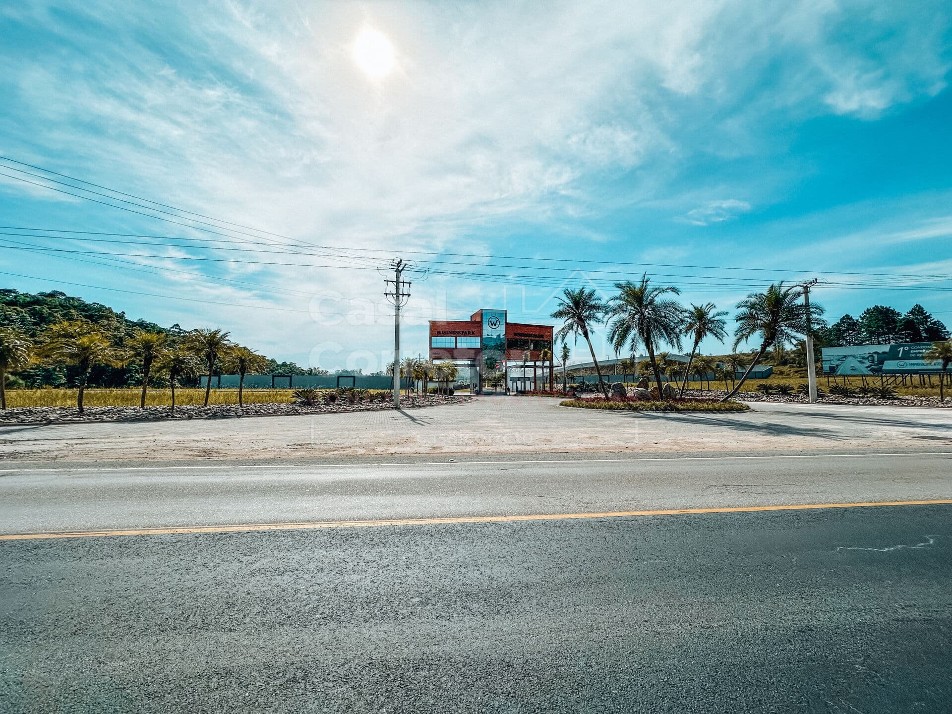 TERRENO EM LOTEAMENTO EMPRESARIAL MUITO BEM LOCALIZADO