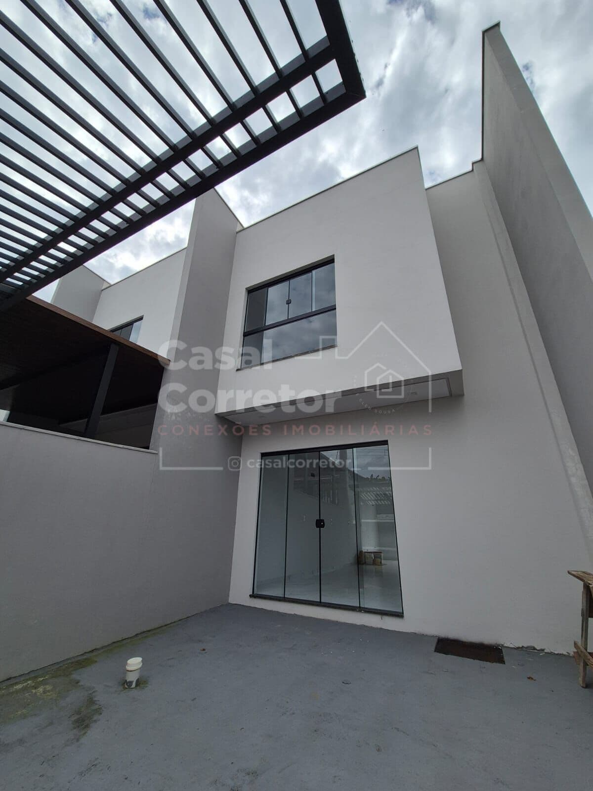 INCRÍVEL CASA GEMINADA DE 3 SUÍTES
