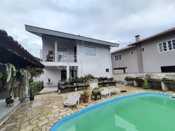 ESPETACULAR CASA MUITO BEM LOCALIZADA