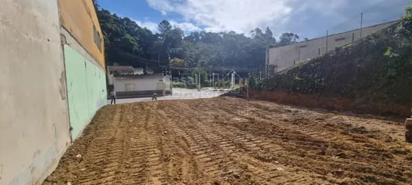 TERRENO DE 360m² PLANO