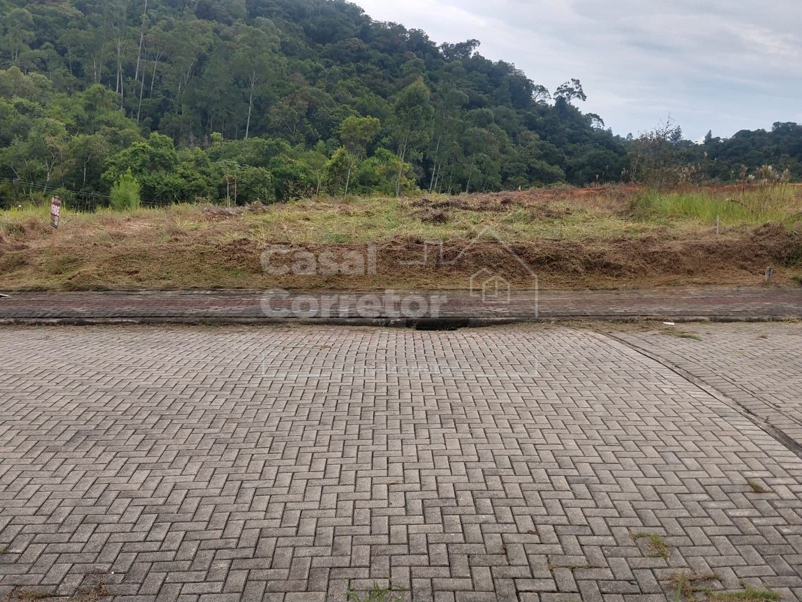 AMPLO TERRENO DE 348,09m²