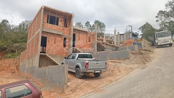 ACONCHEGANTE CASA DE 2 DORMITÓRIOS