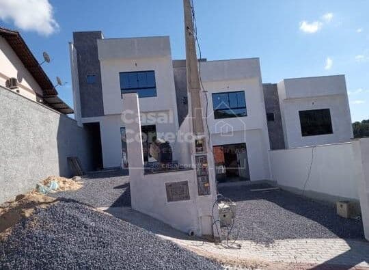 CASA GEMINADA 96M² COM 3 DORMITÓRIOS SENDO 1 SUÍTE