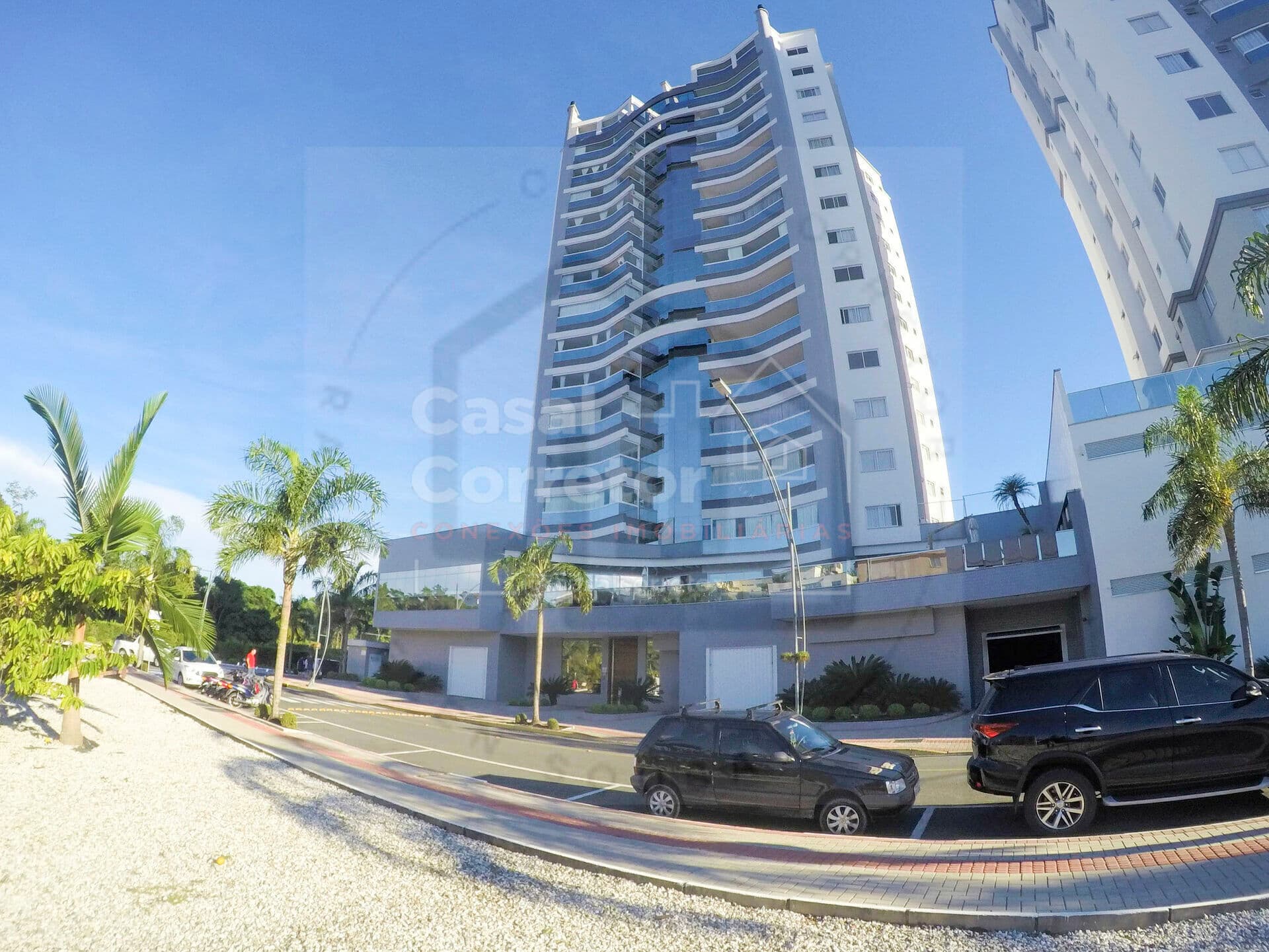 BELO E MOBILIADO APARTAMENTO DE 2 DORMITÓRIOS SENDO 1 SUÍTE